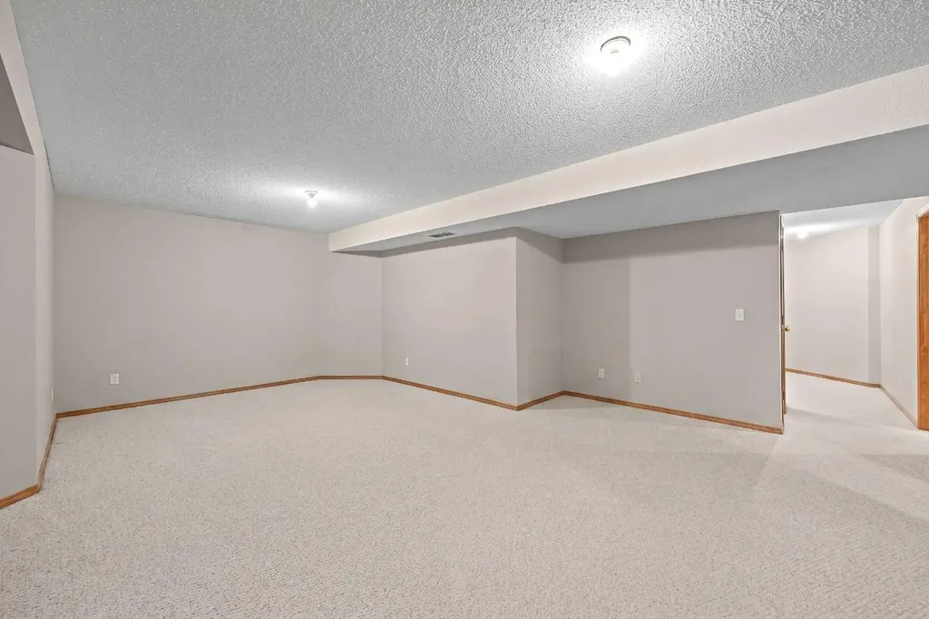 30 Gleneagles View Cochrane AB T0L 0W2