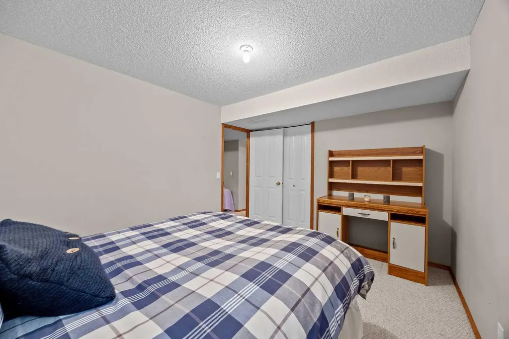 30 Gleneagles View Cochrane AB T0L 0W2