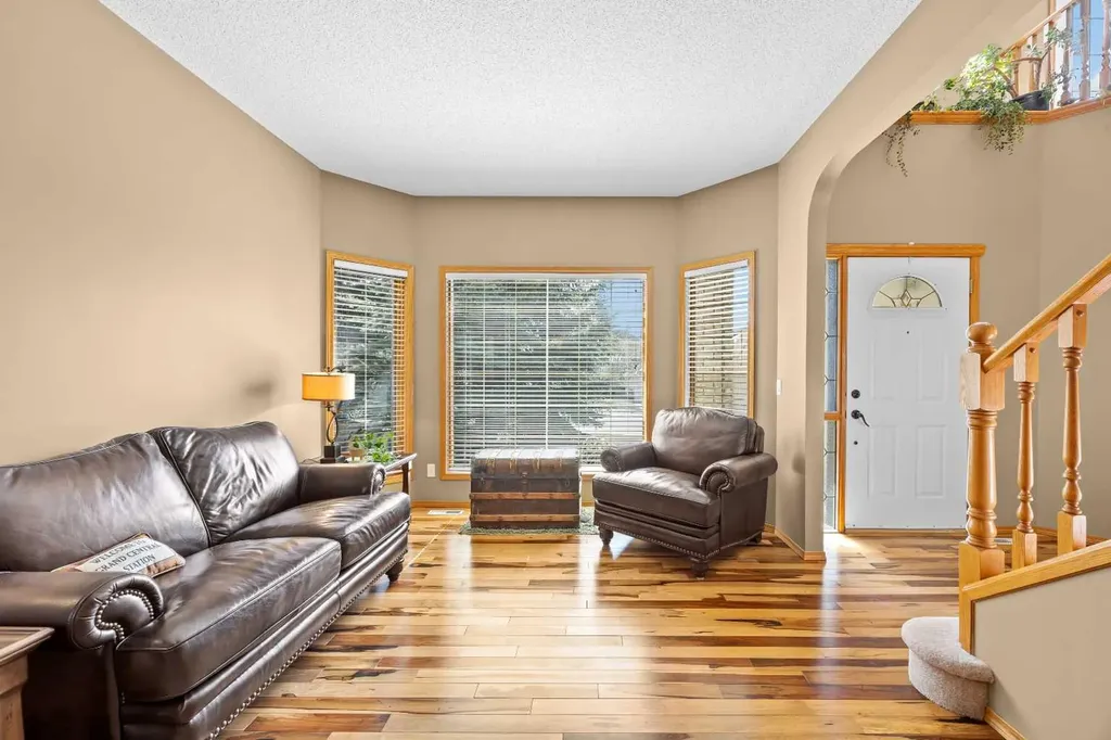 30 Gleneagles View Cochrane AB T0L 0W2