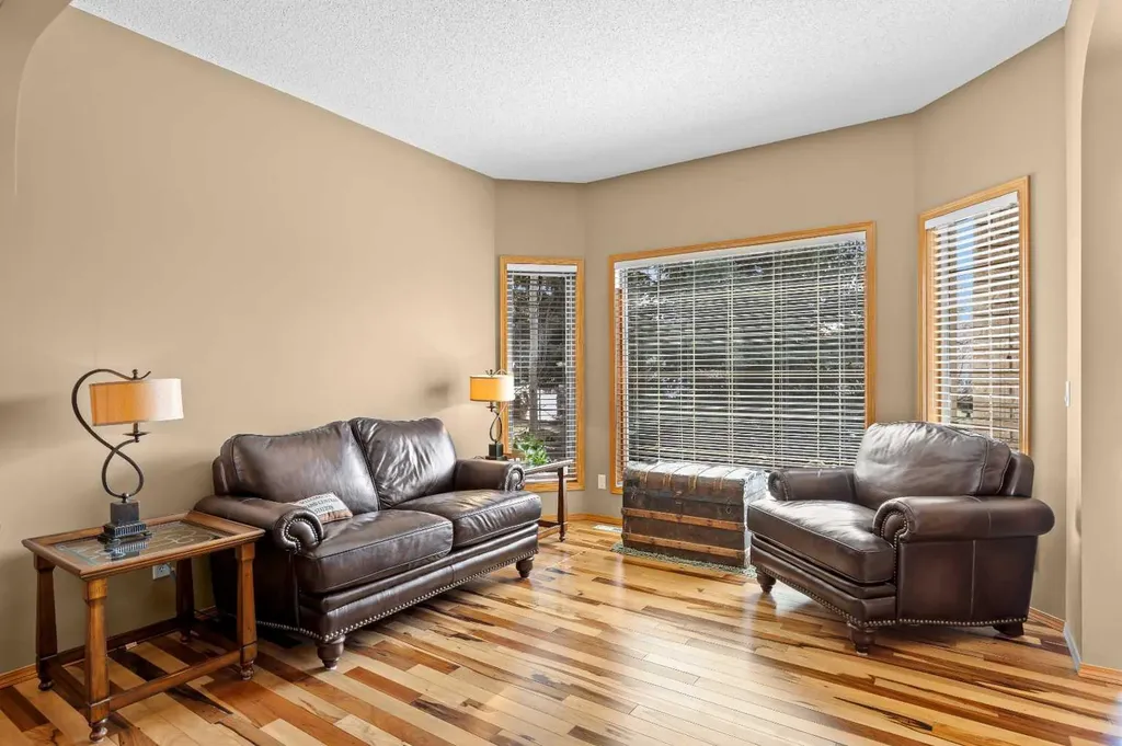 30 Gleneagles View Cochrane AB T0L 0W2