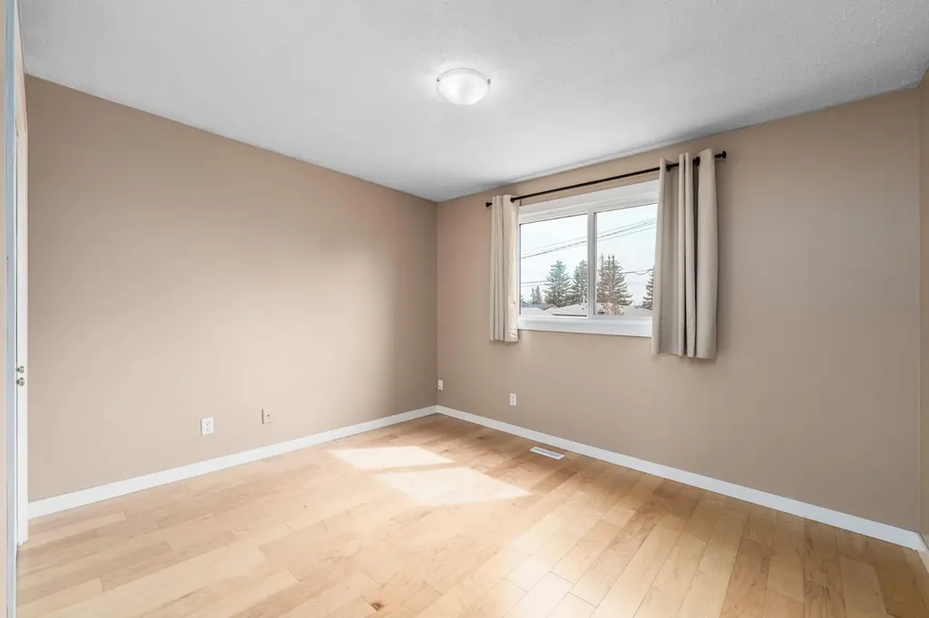 5207 5 Avenue SE Calgary AB T2A4X9