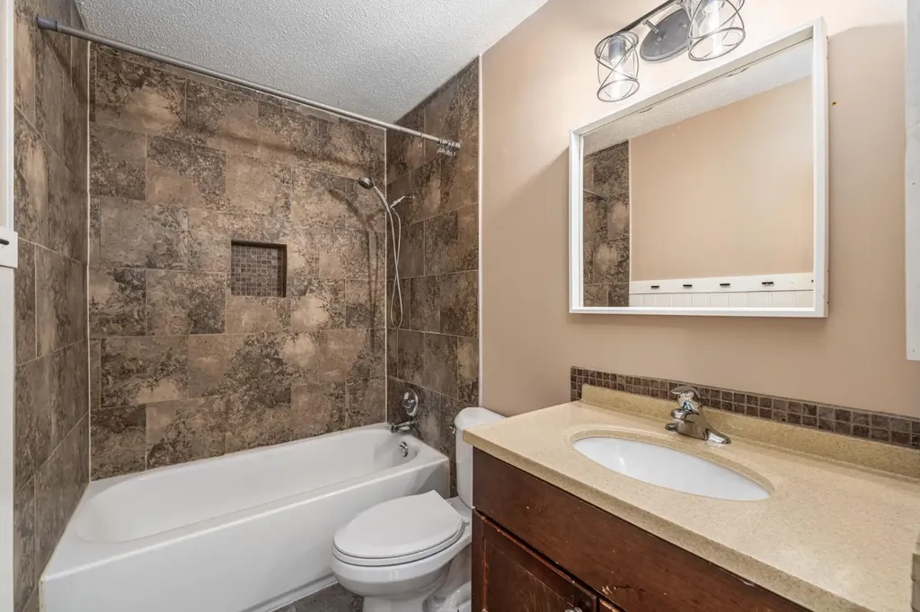 5207 5 Avenue SE Calgary AB T2A4X9