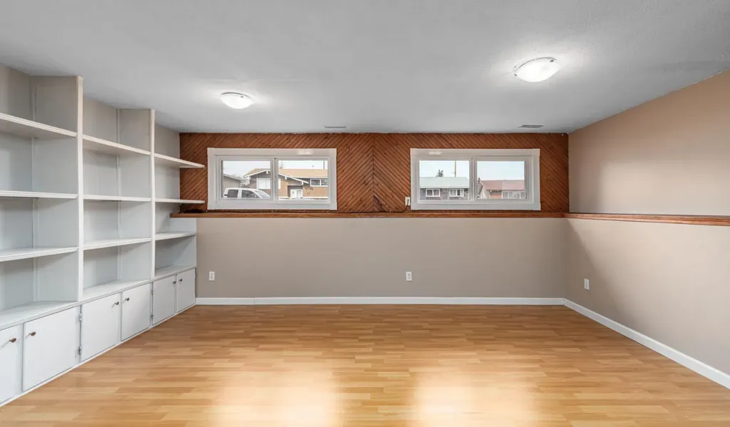 5207 5 Avenue SE Calgary AB T2A4X9