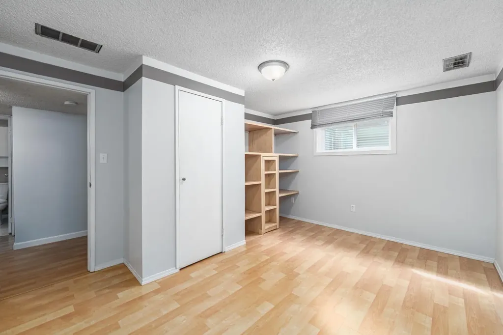 5207 5 Avenue SE Calgary AB T2A4X9