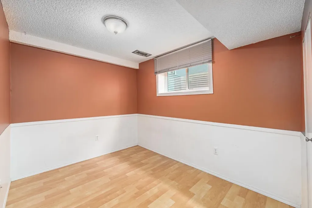 5207 5 Avenue SE Calgary AB T2A4X9