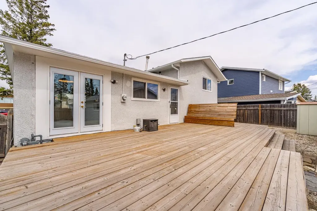 5207 5 Avenue SE Calgary AB T2A4X9