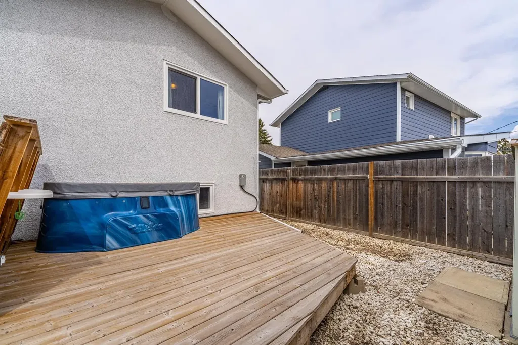 5207 5 Avenue SE Calgary AB T2A4X9