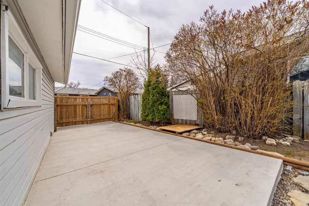 5207 5 Avenue SE Calgary AB T2A4X9