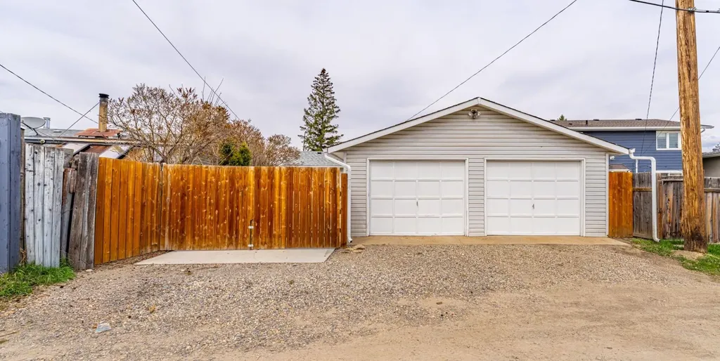 5207 5 Avenue SE Calgary AB T2A4X9