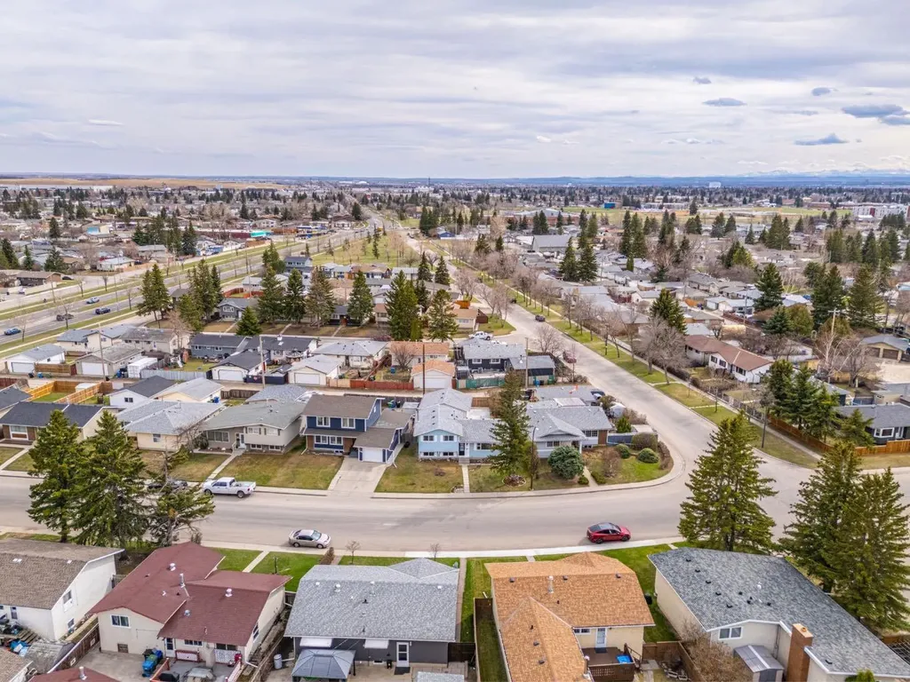 5207 5 Avenue SE Calgary AB T2A4X9