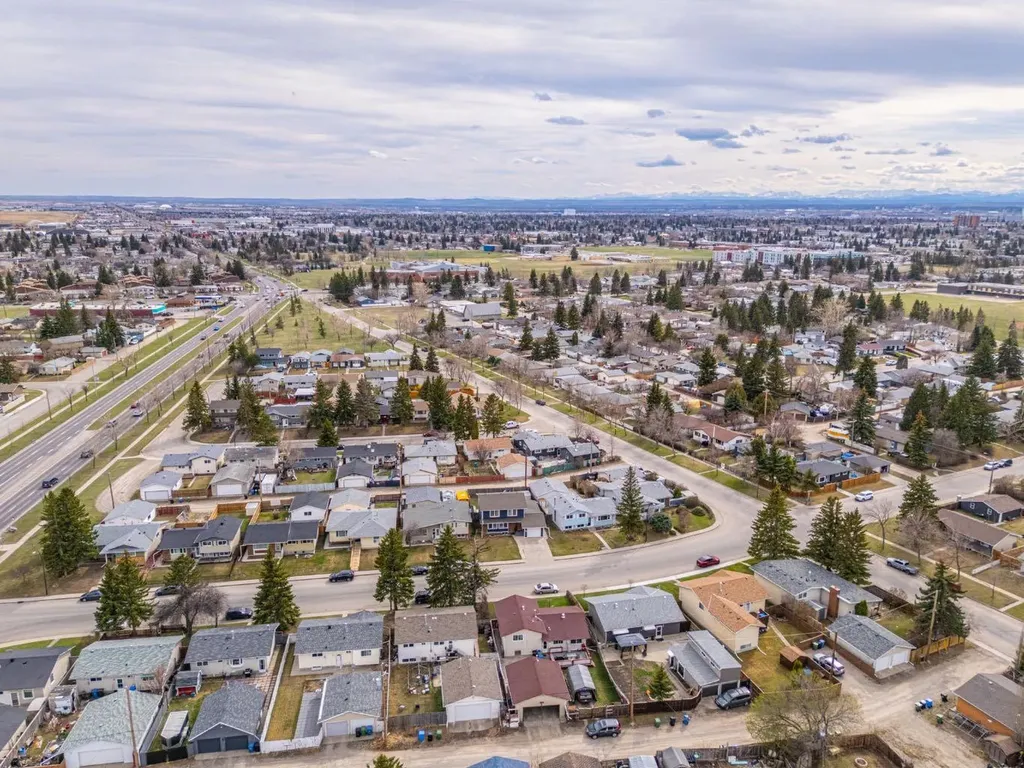 5207 5 Avenue SE Calgary AB T2A4X9