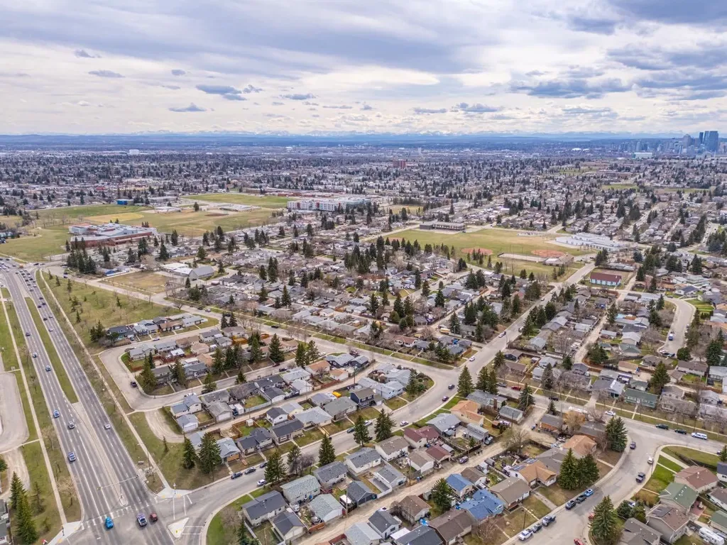5207 5 Avenue SE Calgary AB T2A4X9