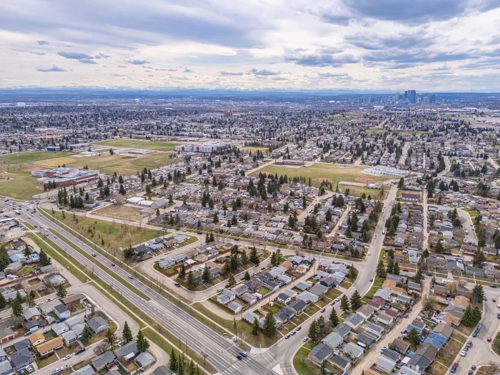 5207 5 Avenue SE Calgary AB T2A4X9