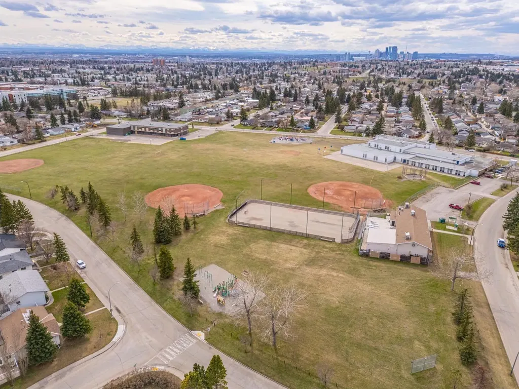 5207 5 Avenue SE Calgary AB T2A4X9