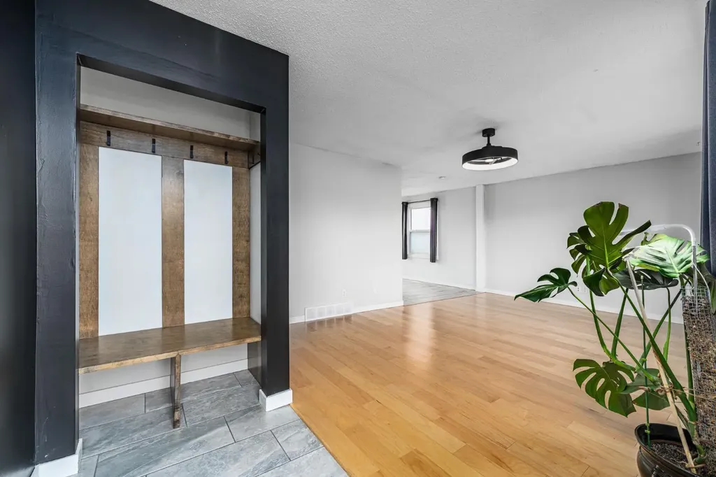 5207 5 Avenue SE Calgary AB T2A4X9