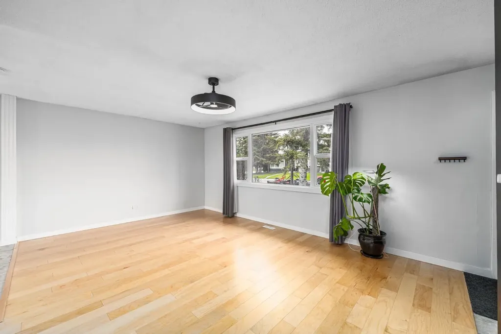 5207 5 Avenue SE Calgary AB T2A4X9