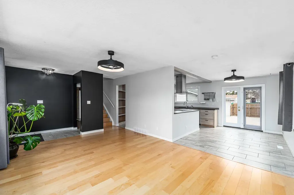 5207 5 Avenue SE Calgary AB T2A4X9