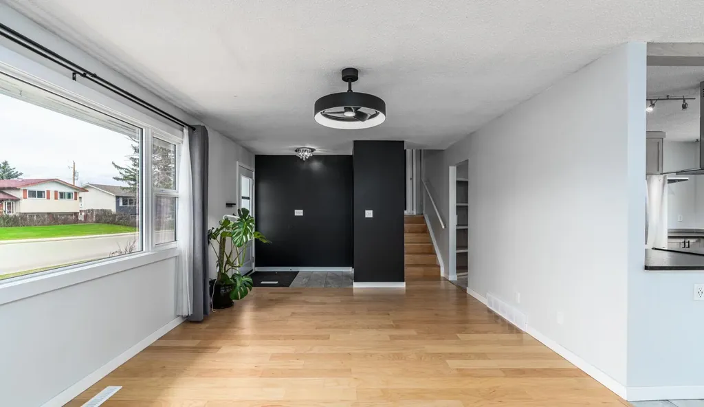 5207 5 Avenue SE Calgary AB T2A4X9