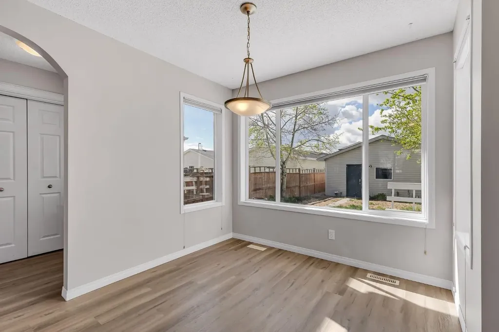 1813 Sagewood Link SW Airdrie AB T4B 3B3