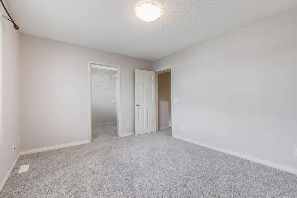 1813 Sagewood Link SW Airdrie AB T4B 3B3