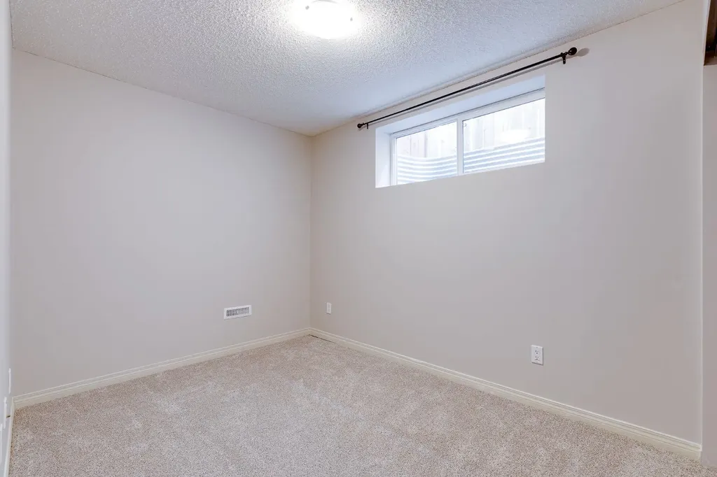1813 Sagewood Link SW Airdrie AB T4B 3B3