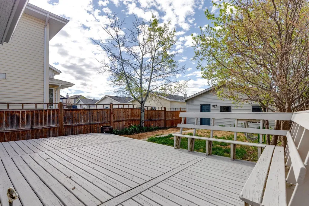 1813 Sagewood Link SW Airdrie AB T4B 3B3