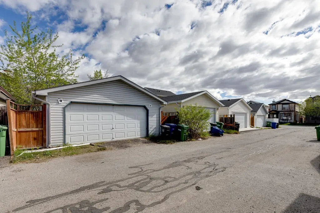 1813 Sagewood Link SW Airdrie AB T4B 3B3