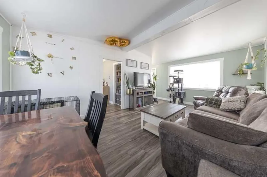 5308 57 Street Lloydminster AB T9V2A3