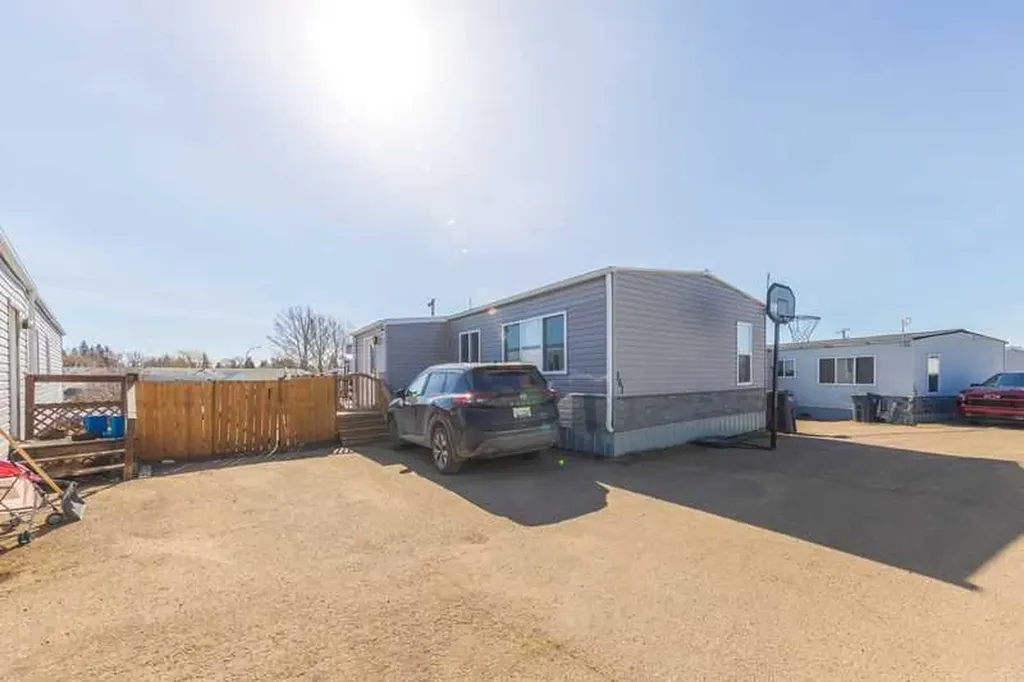 5308 57 Street Lloydminster AB T9V2A3