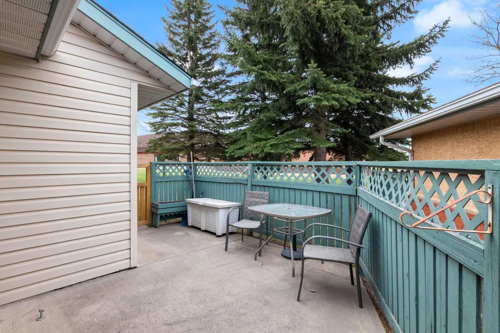 2831 Dovely Park SE Calgary AB T2B 3G3