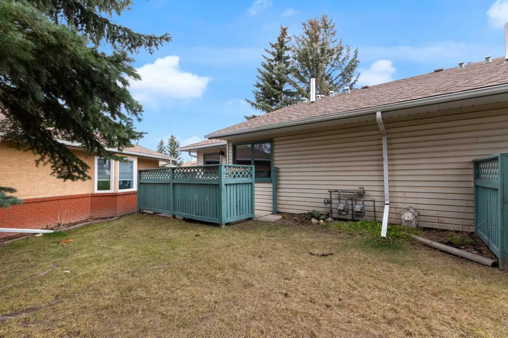 2831 Dovely Park SE Calgary AB T2B 3G3