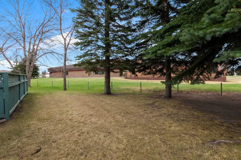 2831 Dovely Park SE Calgary AB T2B 3G3