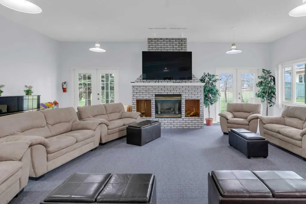 2831 Dovely Park SE Calgary AB T2B 3G3