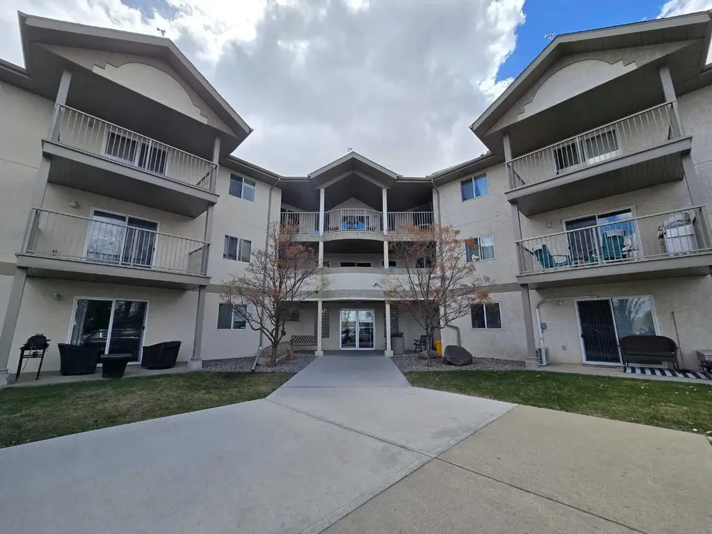 485 Red Crow Boulevard W Lethbridge AB T1K 7G6