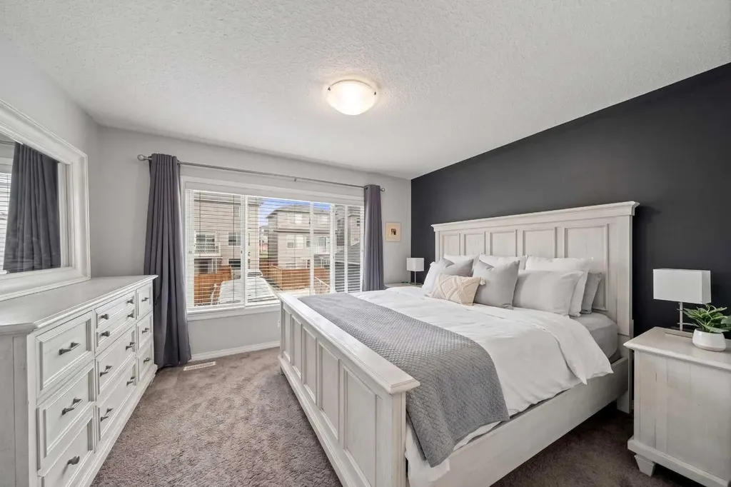 39 Heritage Boulevard Cochrane AB T4C 2M1