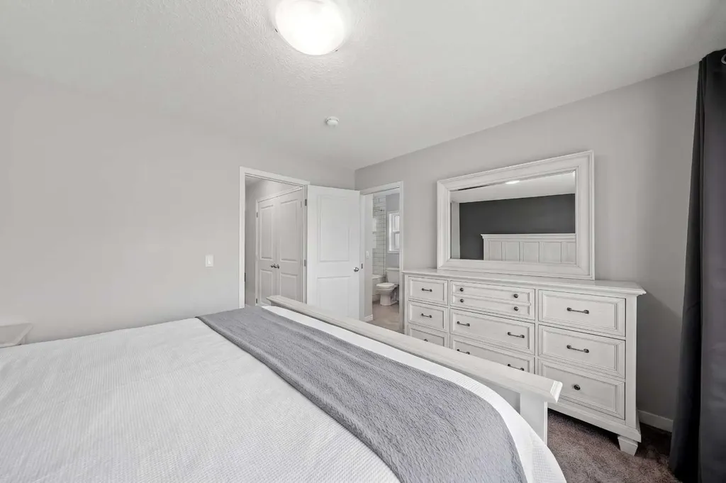 39 Heritage Boulevard Cochrane AB T4C 2M1