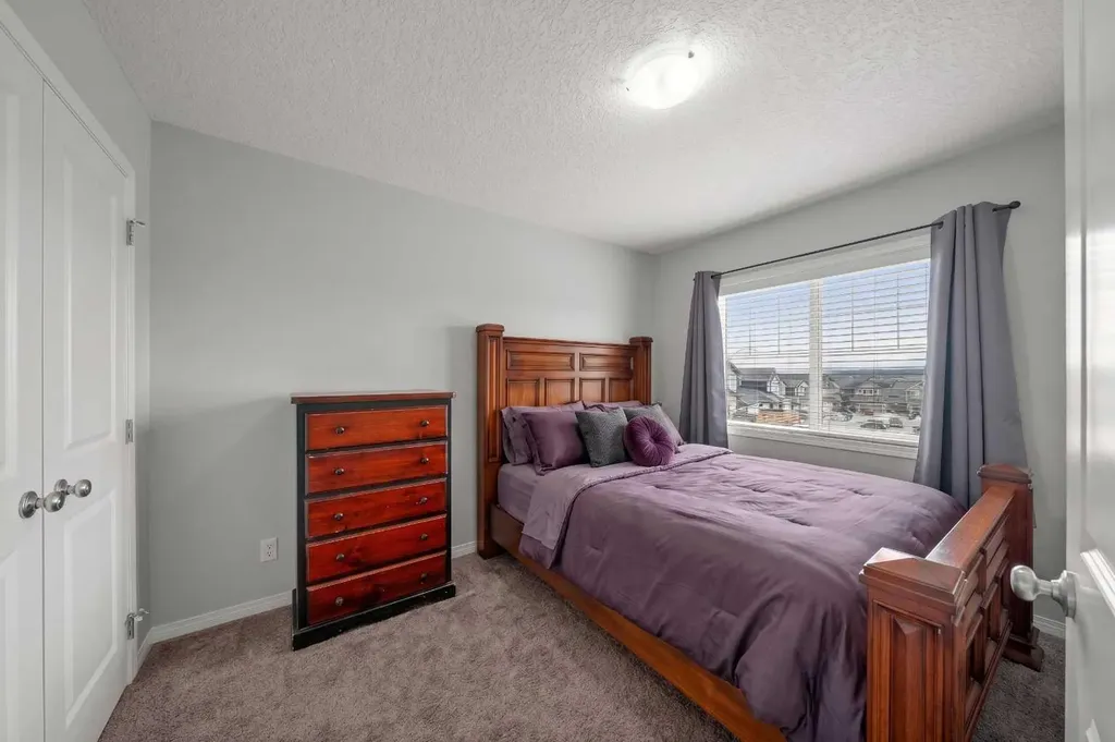 39 Heritage Boulevard Cochrane AB T4C 2M1