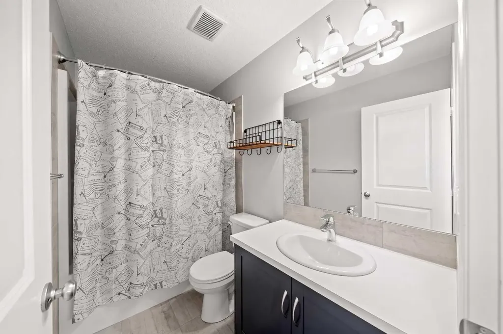 39 Heritage Boulevard Cochrane AB T4C 2M1