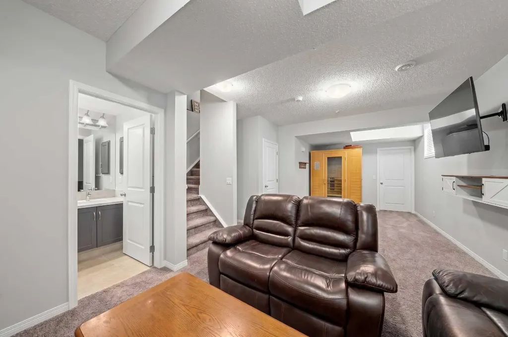 39 Heritage Boulevard Cochrane AB T4C 2M1