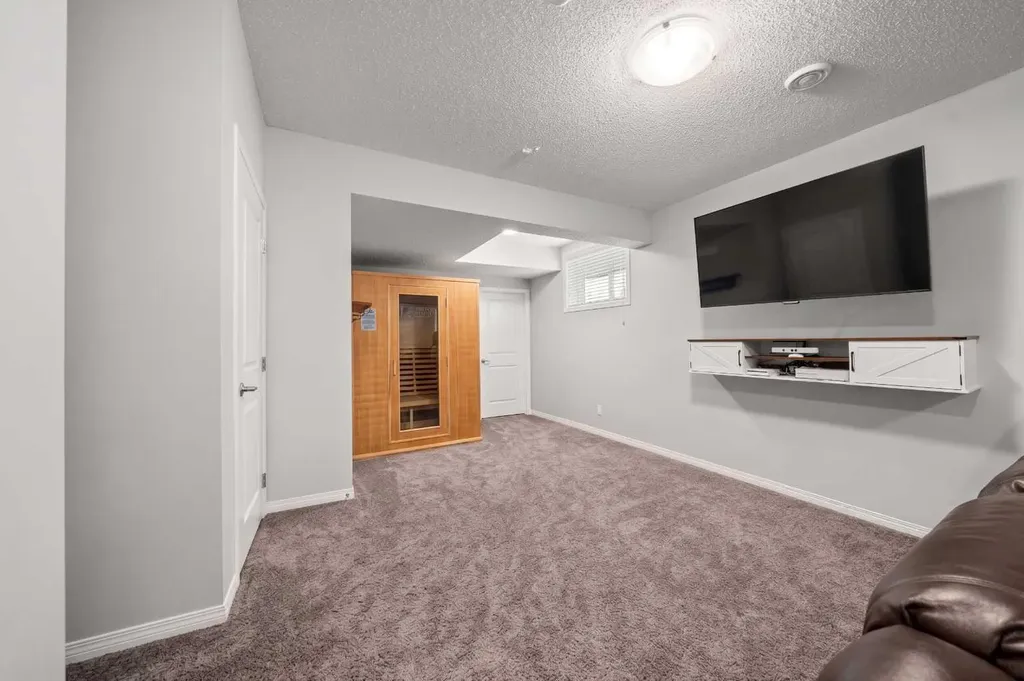 39 Heritage Boulevard Cochrane AB T4C 2M1