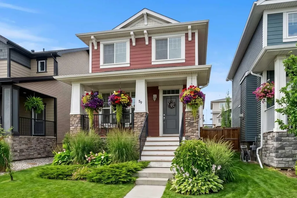 39 Heritage Boulevard Cochrane AB T4C 2M1