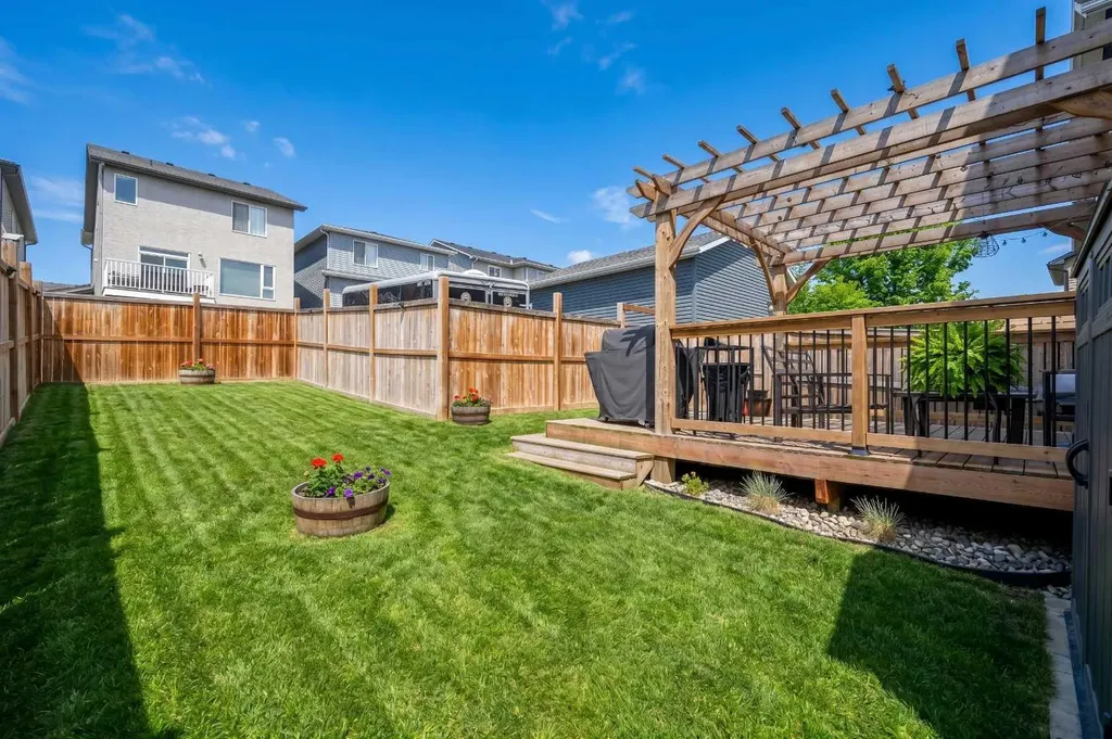 39 Heritage Boulevard Cochrane AB T4C 2M1