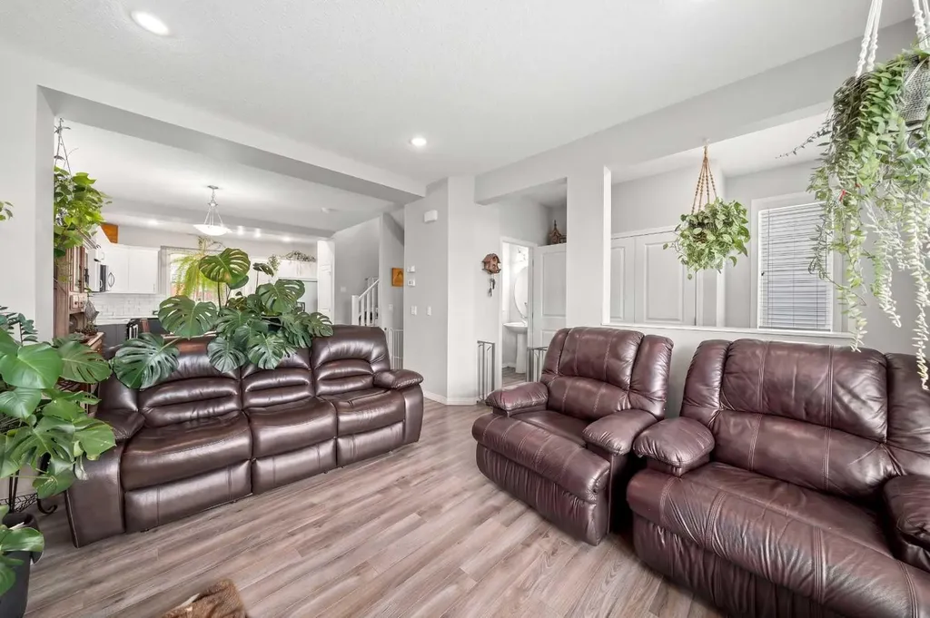 39 Heritage Boulevard Cochrane AB T4C 2M1