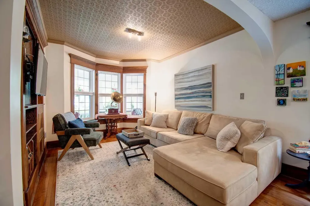 616 9 Avenue NE Calgary AB T2E 0W3