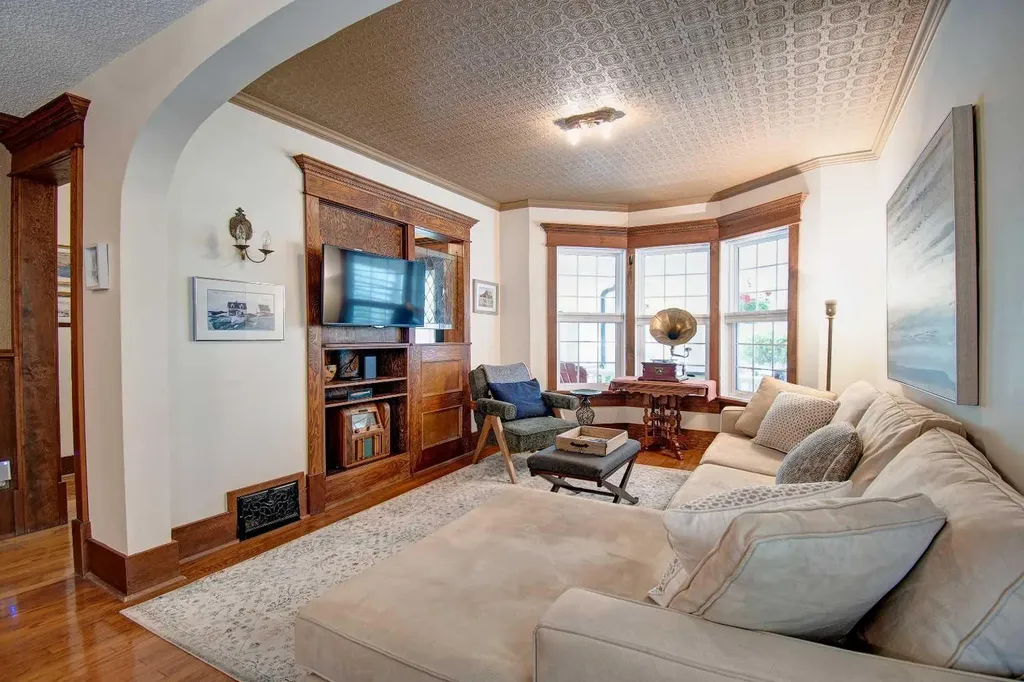 616 9 Avenue NE Calgary AB T2E 0W3