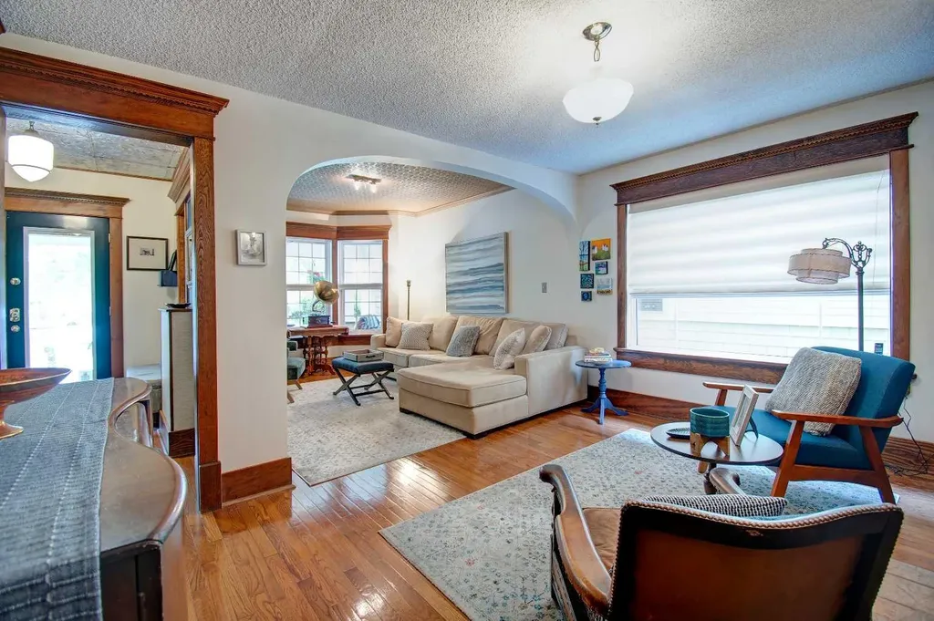 616 9 Avenue NE Calgary AB T2E 0W3
