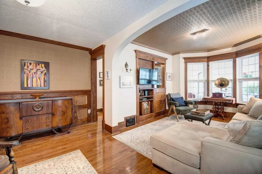 616 9 Avenue NE Calgary AB T2E 0W3