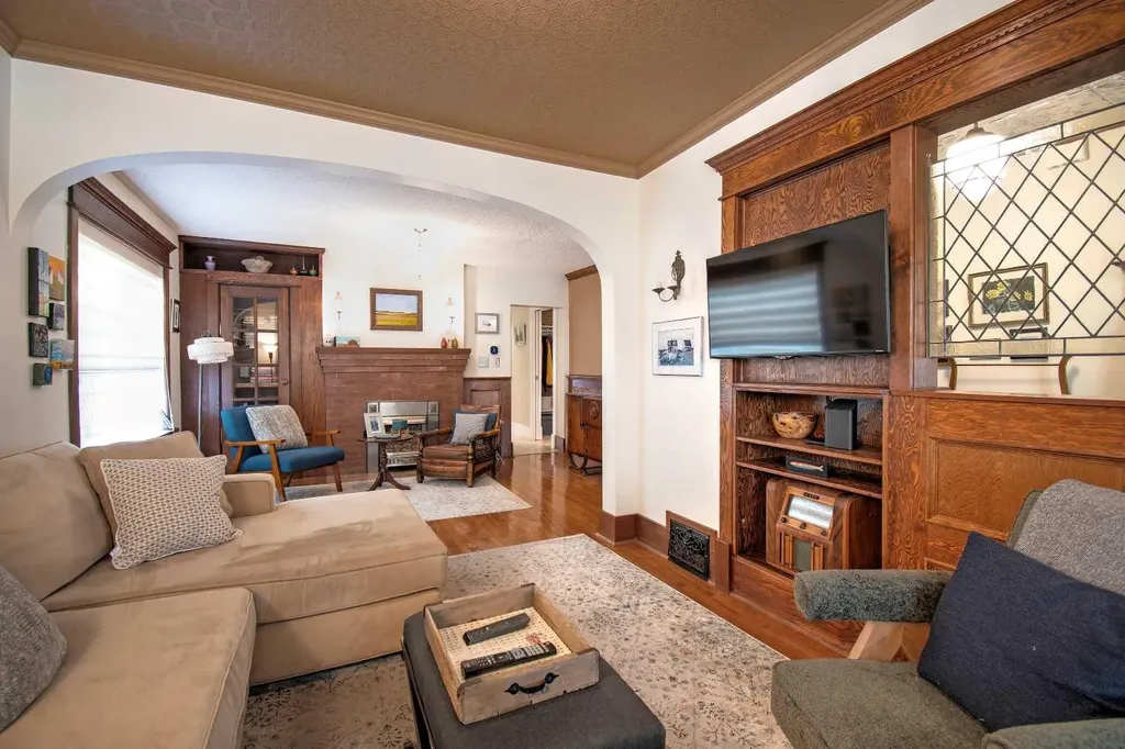 616 9 Avenue NE Calgary AB T2E 0W3