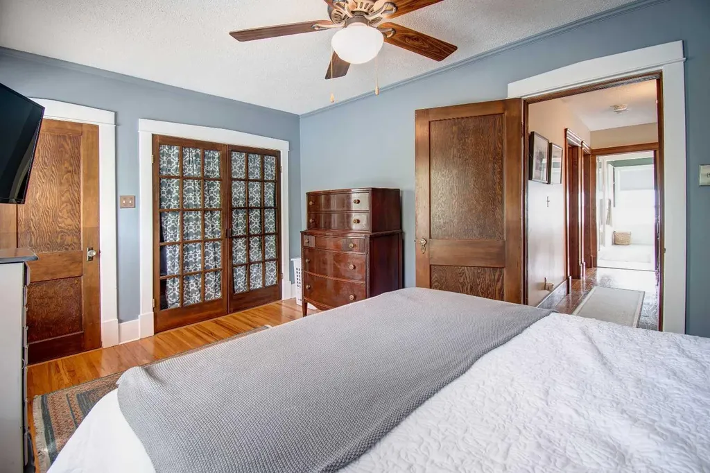 616 9 Avenue NE Calgary AB T2E 0W3