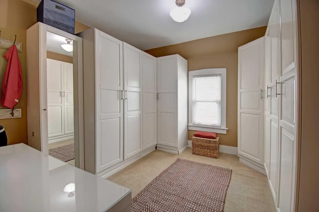 616 9 Avenue NE Calgary AB T2E 0W3